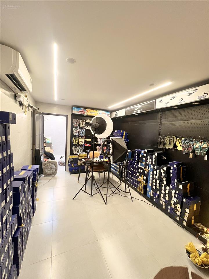 Chính chủ bán nhà tt 8/3 tầng 1 quỳnh mai dt 34/70m kd tại nhà giá 4,5 tỷ