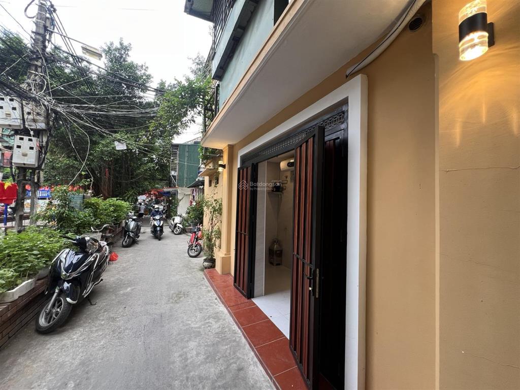 Chính chủ bán nhà tt 8/3 tầng 1 quỳnh mai dt 34/70m kd tại nhà giá 4,5 tỷ