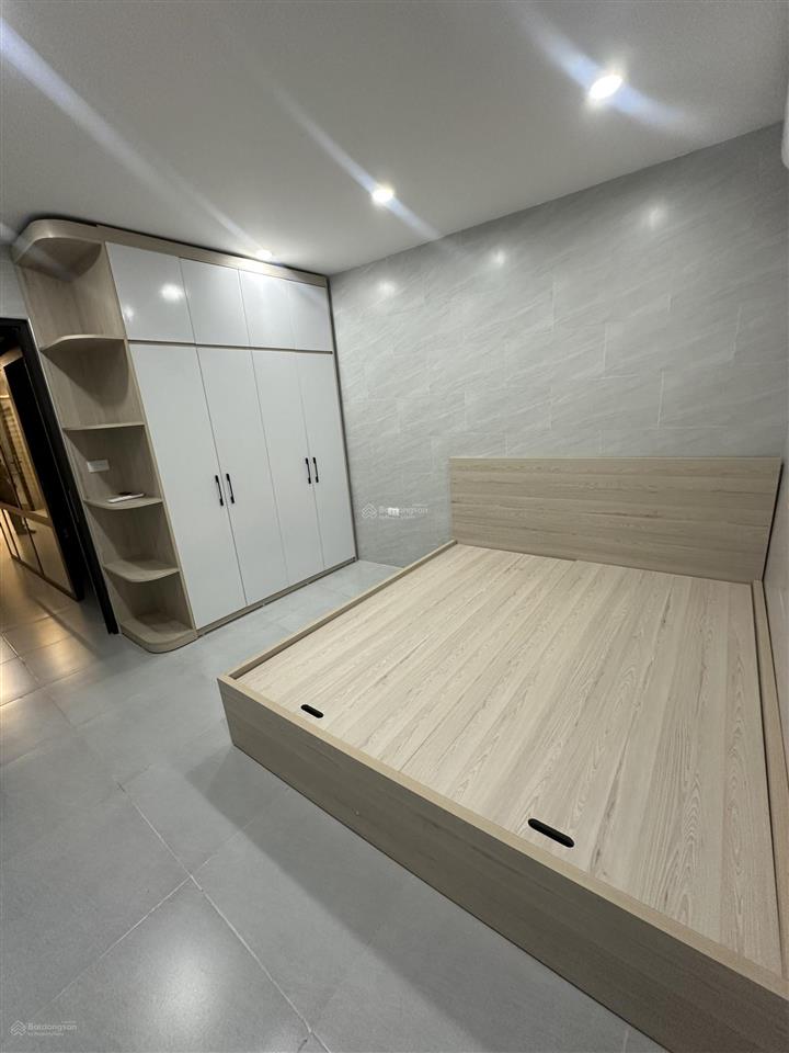 Chính chủ bán nhà tt 8/3 tầng 1 quỳnh mai dt 34/70m kd tại nhà giá 4,5 tỷ