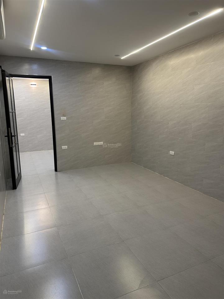 Chính chủ bán nhà tt 8/3 tầng 1 quỳnh mai dt 34/70m kd tại nhà giá 4,5 tỷ