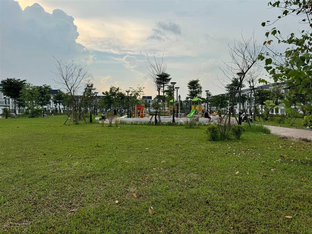 Biệt thự hud me linh central đấu giá giá tốt, trả tiến độ, hỗ trợ vay 70%, sổ đỏ,  0984 879 ***