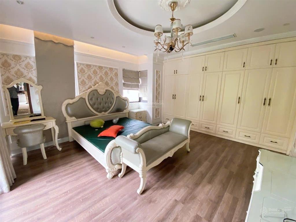 Chính chủ cần bán biệt thự song lâp, khu k,dt 180m2, xây 4 tầng,mt 9m trục đường 30m,vị trí đẹp