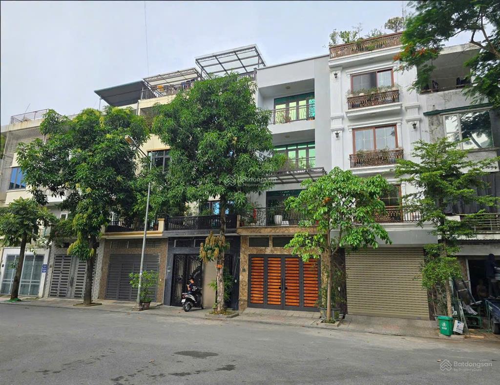 Bán liền kề xa la 125m2x4t, cách phố hạnh hoa 50m, lô góc, siêu kinh doanh giá nhỉnh 30 tỷ