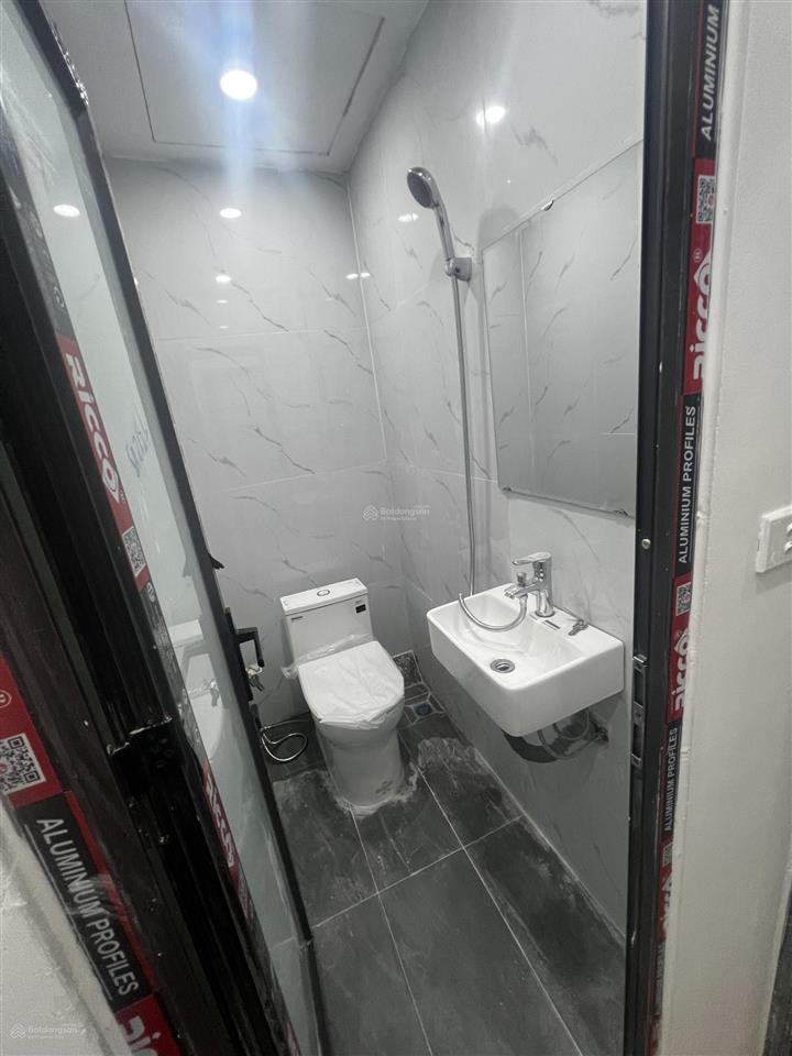 Bán nhà riêng 5 tầng dt 20m2 số 80 ngõ 90 nguyên khiết, sổ đỏ riêng, giá 4 tỷ