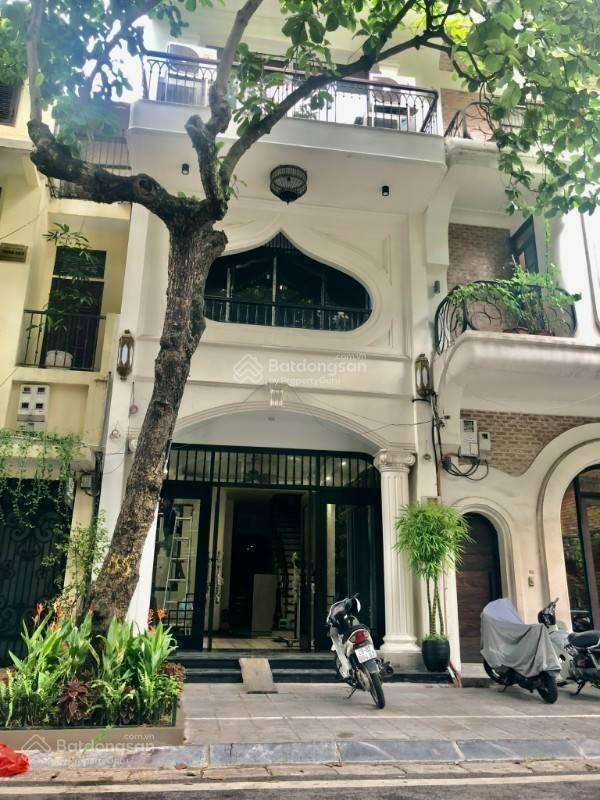 Cần bán nhà mặt phố cầu giấy, dt 520m2, mt 6,5m, nở hậu, giá 400tr/m2,  0916 044 ***