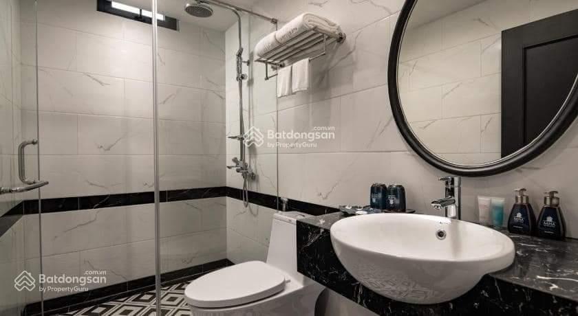 Bán tòa nhà khách sạn mặt phố thợ nhuộm, dt 776m2, xây 12 tầng, mt 14m, sổ đỏ chính chủ