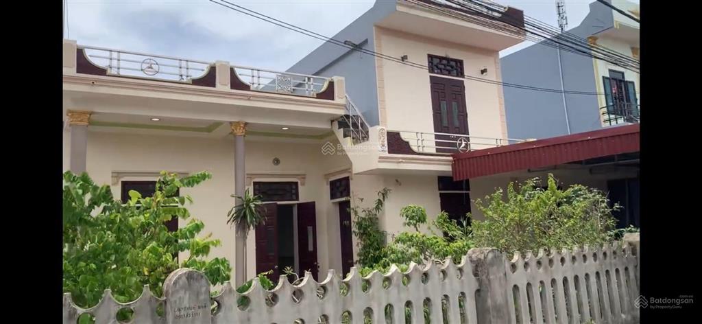 Cần bán nhà 2 tầng lô góc ô tô vào sân tại ngọc hùng, nghĩa hải