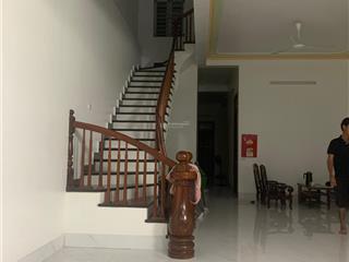 Cần bán nhà 2 tầng lô góc ô tô vào sân tại ngọc hùng, nghĩa hải