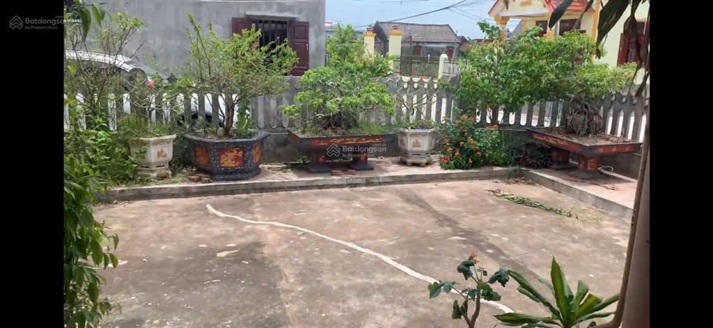 Cần bán nhà 2 tầng lô góc ô tô vào sân tại ngọc hùng, nghĩa hải