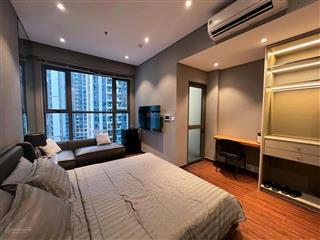 Cơ hội cuối cùng  bán gấp ch studio tòa m3 full đồ đẹp, tầng trung, view nội khu, giá chỉ còn 2tỷ1