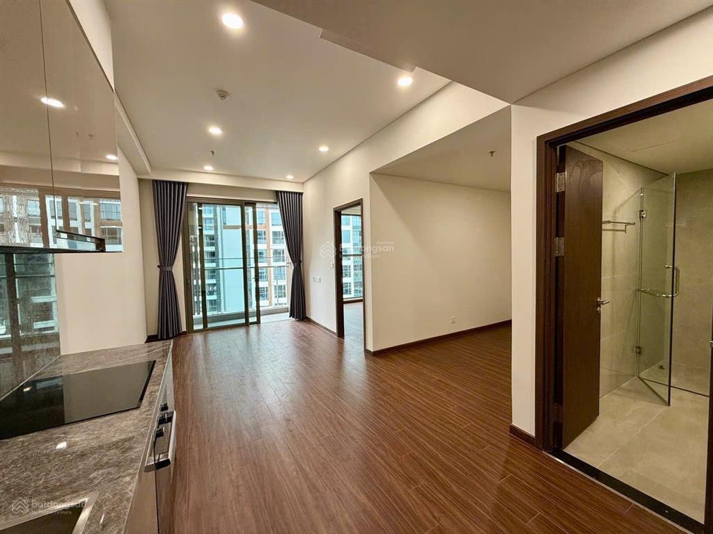 Căn hộ giá tốt 1pn + tòa h1 tầng trung, nội thất nb, đang chờ sổ, không vay, hướng đb giá 3 tỷ 250