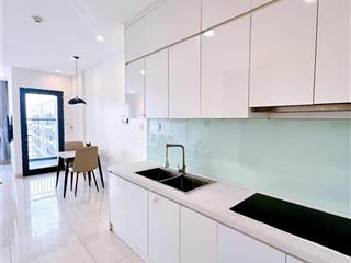 Hot studio tòa s302, 32m2, full đồ xịn, 2.6 tỷ, gần hồ, đông nam, vinhomes smart city