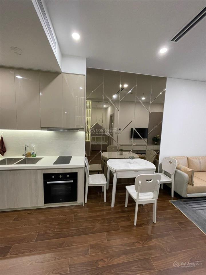 Bán gấp căn 1n + 43m2, 3 tỷ 350, view bể bơi, full nội thất tại tòa s3, smart city