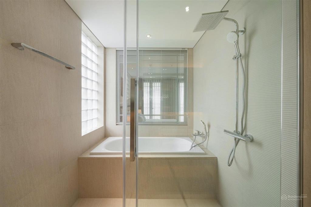 Bán tòa nhà mặt phố trần hưng đạo siêu bất động sản dòng tiền 300m² x 10 tầng có hầm, ct 1,3 tỷ/th