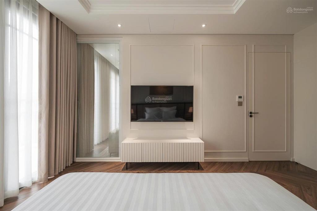 Bán tòa nhà mặt phố trần hưng đạo siêu bất động sản dòng tiền 300m² x 10 tầng có hầm, ct 1,3 tỷ/th