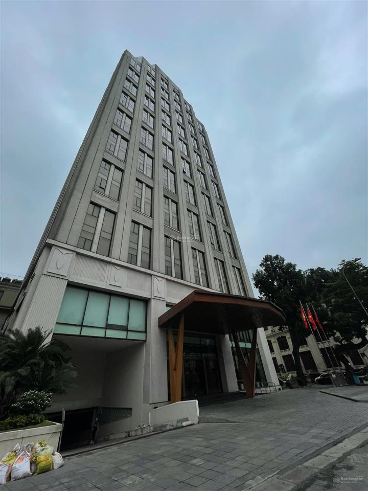 Bán nhà sổ đỏ chính chủ mặt phố huế dt 400m2 , mặt tiền 15m , vị trí đẹp