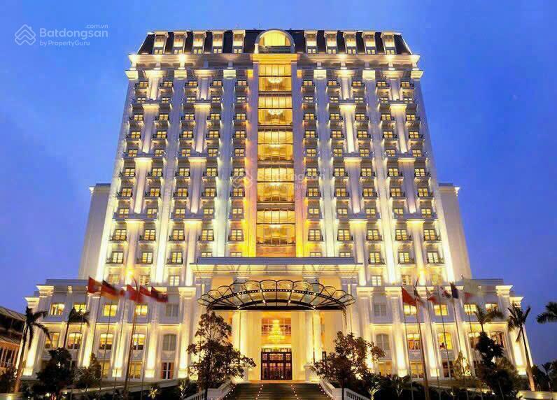 Bán tòa văn phòng mặt phố nguyễn hoàng, dt 1.815m2, xây 21 tầng, mt 50m, có 3 hầm