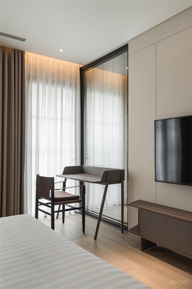 Bán khách sạn 4 sao mặt phố liễu giai, dt 220m2 x 1 hầm 13 nổi 1 tum, ô góc 2 mt, mt 16m, 52p