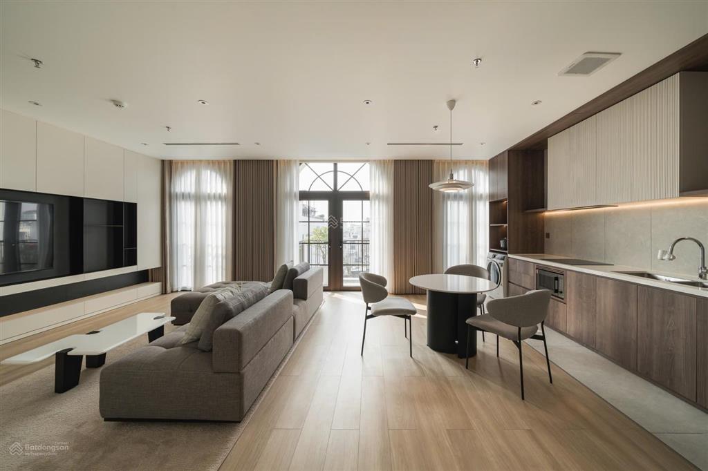 Bán khách sạn 4 sao mặt phố liễu giai, dt 220m2 x 1 hầm 13 nổi 1 tum, ô góc 2 mt, mt 16m, 52p