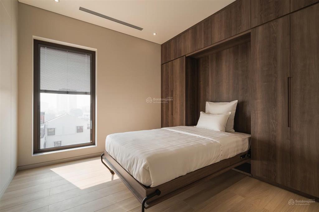 Bán khách sạn 4 sao mặt phố liễu giai, dt 220m2 x 1 hầm 13 nổi 1 tum, ô góc 2 mt, mt 16m, 52p