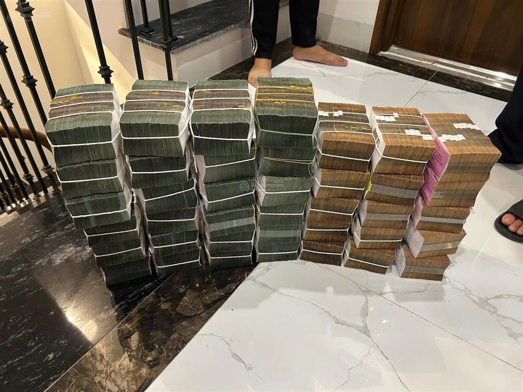 Bán nhà sổ đỏ chính chủ mặt ngõ phân lô đường cầu giấy , dt 140m2 x 3t , mt 8,6m chủ