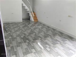 Bán căn hộ tập thể mặt phố láng hạ, dt sử dụng 2 tầng 100m2 3pn, sổ đỏ 65m2, giá 5 tỷ