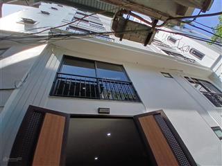Cc cần bán nhà đầu phố cát linh,p cát linh dt 37 m2,mặt tiền 6 m x 7 t thang máy cách phố 15 m