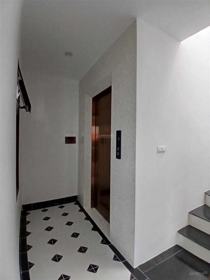 Cc bán nhà đầu phố cát linh, p cát linh dt 37m2, mặt tiền 4,2 m xây 7 tầng mới tinh giá bán 14 tỷ