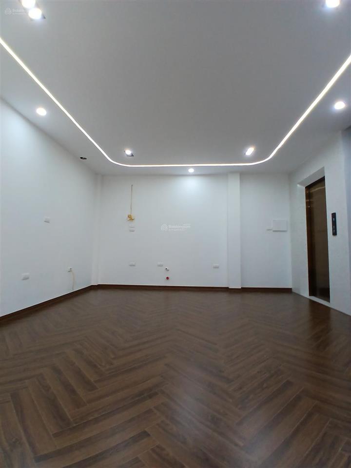 Cc bán nhà đầu phố cát linh, p cát linh dt 37m2, mặt tiền 4,2 m xây 7 tầng mới tinh giá bán 14 tỷ