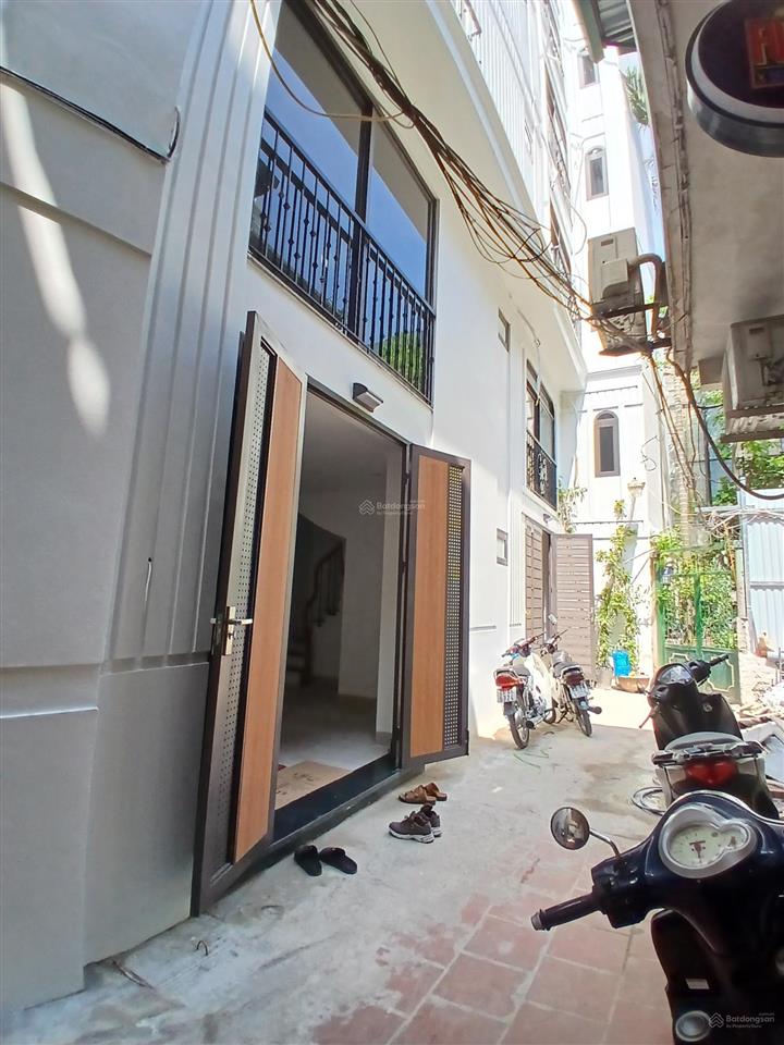 Cc bán nhà đầu phố cát linh, p cát linh dt 37m2, mặt tiền 4,2 m xây 7 tầng mới tinh giá bán 14 tỷ