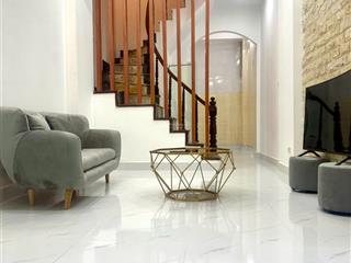 Bán nhà ngõ 269 phố lạc long quân ,nghĩa đô 42 m2 xây 5 tầng có sân nhà đẹp ô tô đỗ gần nhà 8,5 tỷ