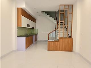 Bán nhà phân lô ngõ 175 lạc long quân, cầu giấy 36 m2 xây 5 tầng mới tinh 4 phòng giá nhỉnh 8 tỷ