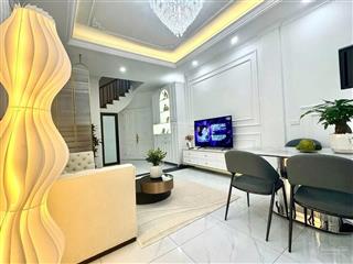 Bán căn hộ chung cư vincom nguyễn chí thanh. diện tích sổ đỏ 130mv, tầng cao. đầy đủ đồ dùng