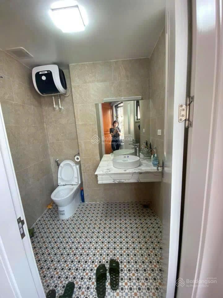 Cho thuê nhà mặt phố văn cao  ba đình. diện tích sử dụng 70mv mặt tiền rộng 10m kinh doanh víp