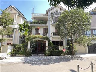 Bán nhà hoàng quốc việt, cầu giấy quanh 40 tỷ 210m2 mặt tiền 12m xây 4 tầng 7 chỗ vào nhà