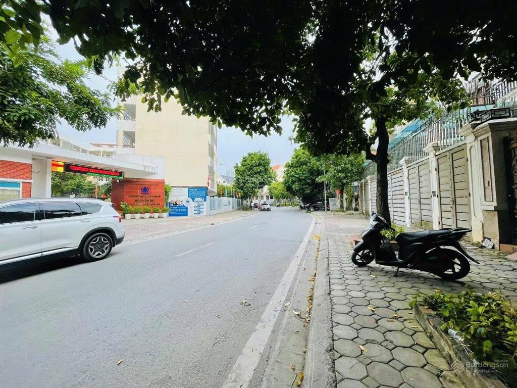 Bán gấp biệt thự gần big c thăng long, vinhome greenbay 59 tỷ/165m2 xây 5 tầng có hầm đường 12m