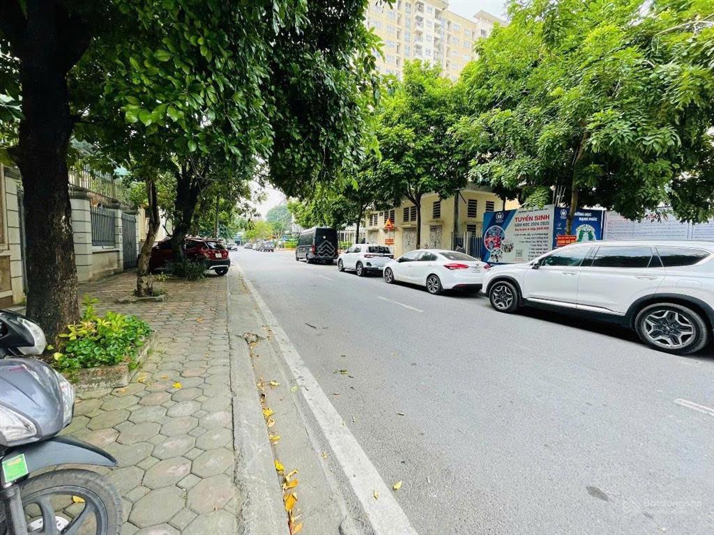 Bán gấp biệt thự gần big c thăng long, vinhome greenbay 59 tỷ/165m2 xây 5 tầng có hầm đường 12m