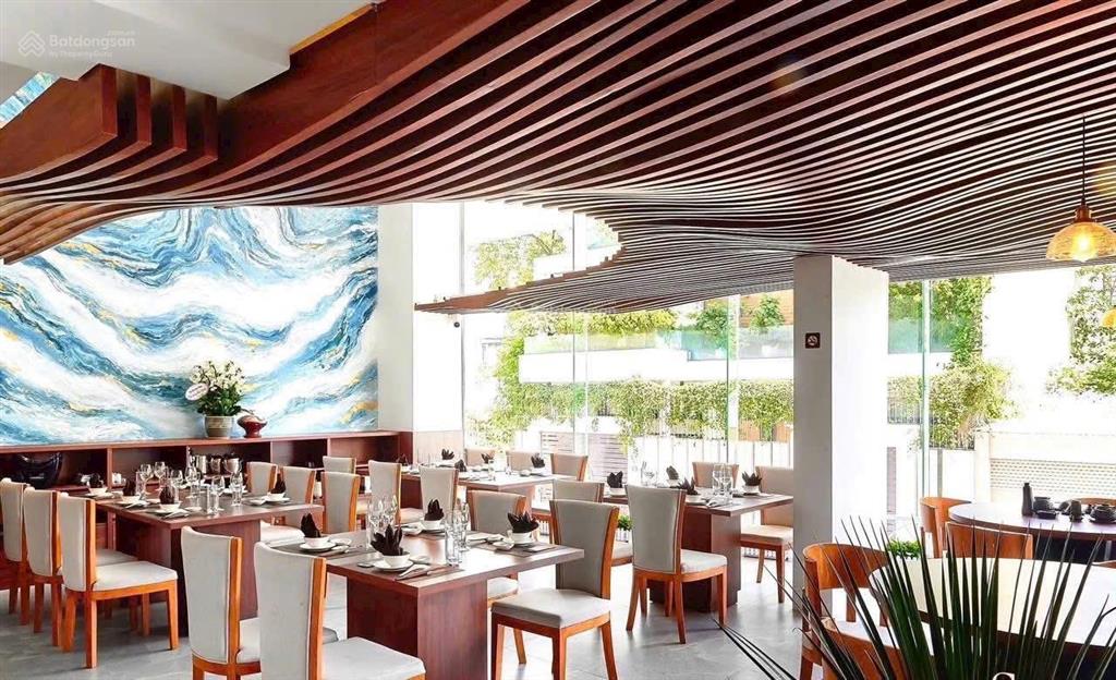 Nhà hàng 5 sao 280m2 mặt phố vip nhất long biên  6 tầng  thang máy  lô góc  4 ô tô tránh