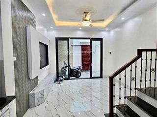 Hộ khẩu hoàn kiếm nhà mới ở luôn  lô góc  gần phố  ngõ thông  vài phút vào phố cổ.