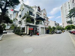 Bán biệt thự mễ trì từ liêm dt 150m2 mặt tiền 10m giá chỉ hơn 40 tỷ