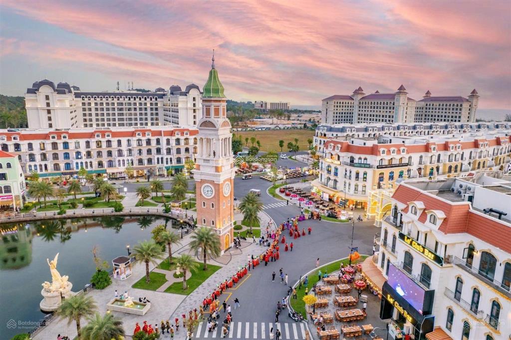 Bán căn hộ khách sạn grand world phú quốc 30m2 giá chỉ từ 600 triệu đồng