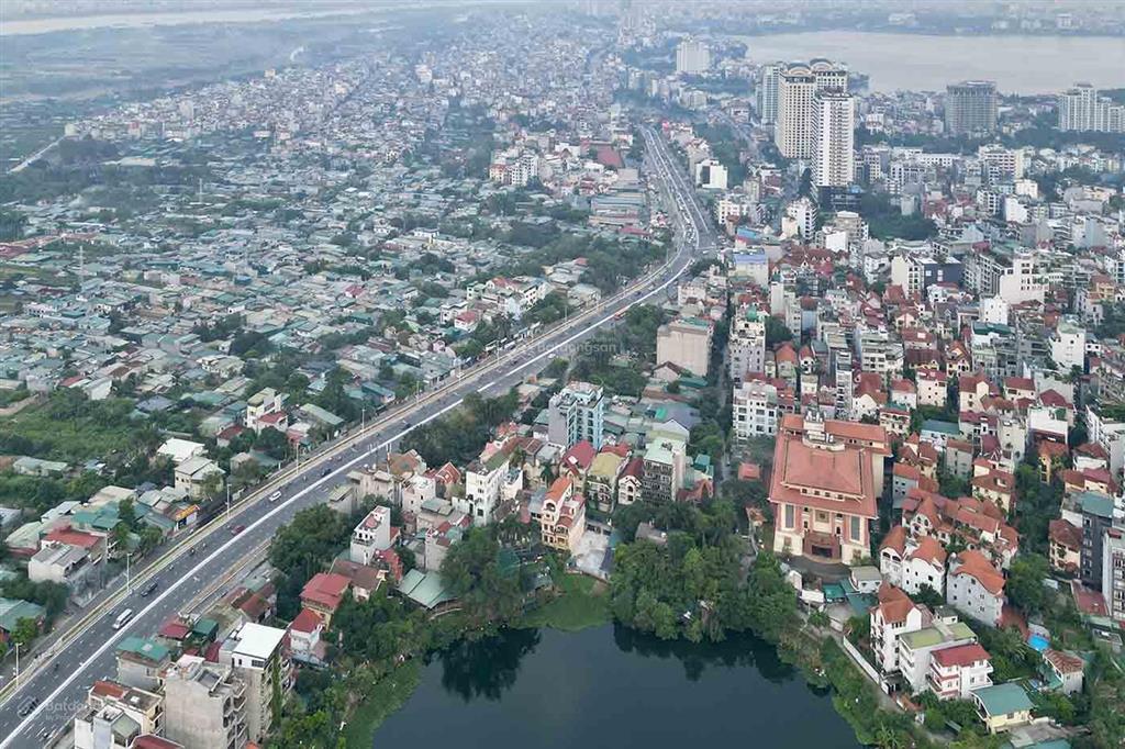 Cho thuê nhà mặt phố âu cơ 2 tầng + hầm 145m2. mặt tiền 6.5m. giá cho thuê 30tr/tháng