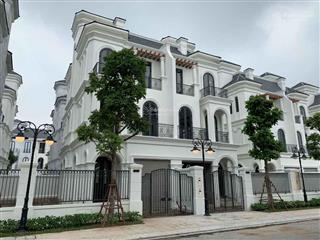 Bán biệt thự đơn lập mặt biển hồ ngọc trai. 306m2 x 4 tầng. mặt tiền 17m. siêu vip. giá 130 tỷ