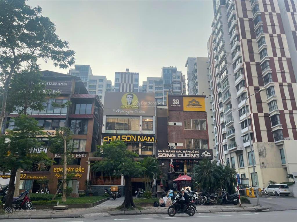 Bán nhà mặt phố trần kim xuyến. diện tích 153m2 x 5 tầng mặt tiền 9m. vỉa hè 7m. giá 114 tỷ