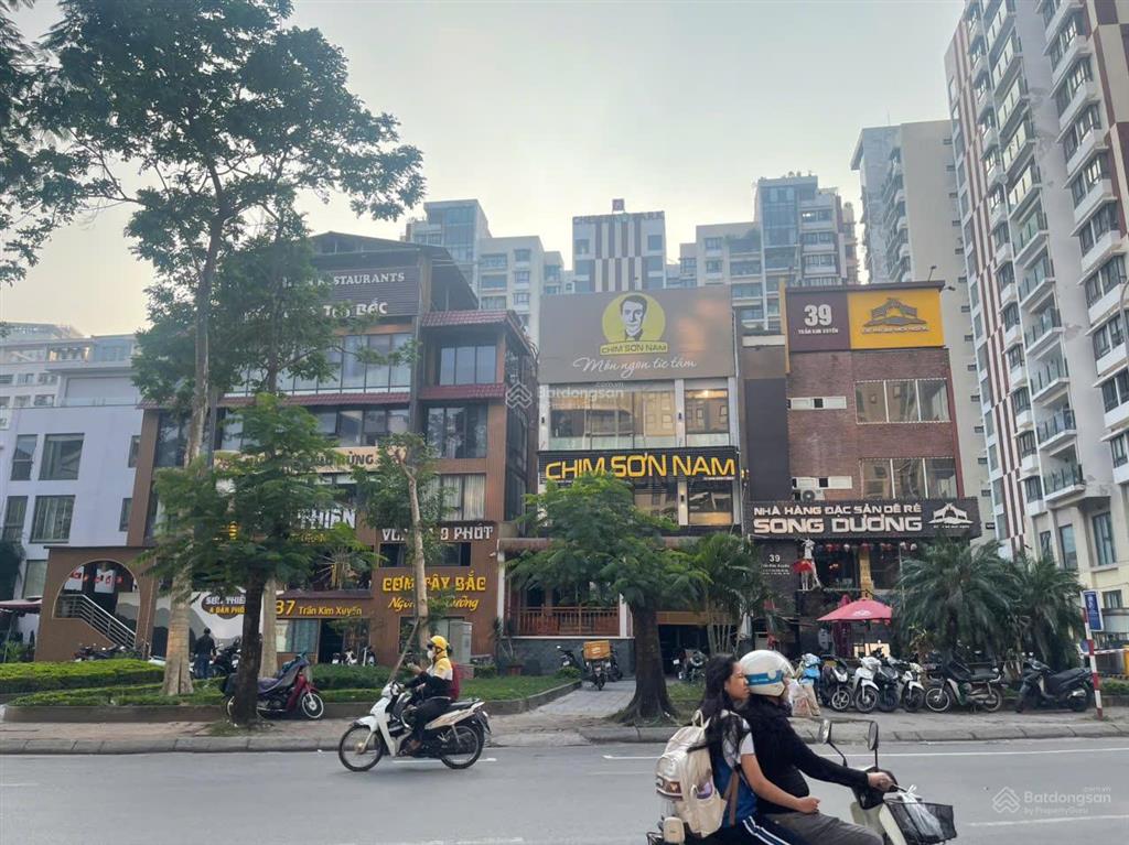 Bán nhà mặt phố trần kim xuyến. diện tích 153m2 x 5 tầng mặt tiền 9m. vỉa hè 7m. giá 114 tỷ