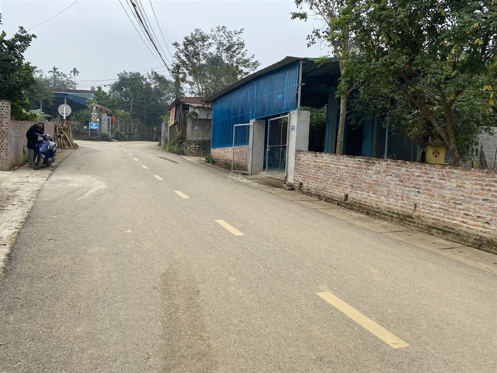 Tôi bán lô góc 415m trục chính xã, mt 16m, ngay ngã 3, kinh doanh tốt, có sẵn nhà ở ngay