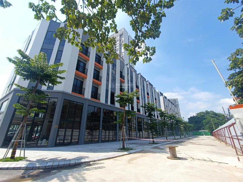 Bán nhanh căn liền kề hoàng thành pearl mặt đường nguyễn văn giáp.  0989 182 ***