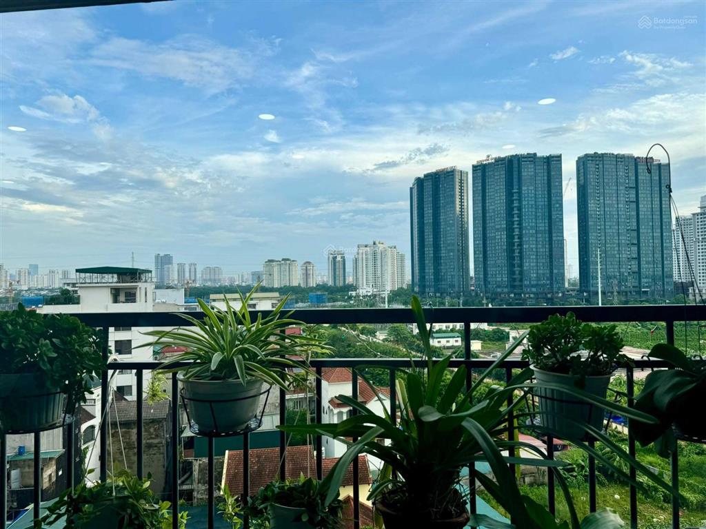 (gấp) chủ nhà cần chuyển sang căn 3 ngủ nên bán gấp căn 2 ngủ 72m2, view sông, sổ đỏ, tầng cao