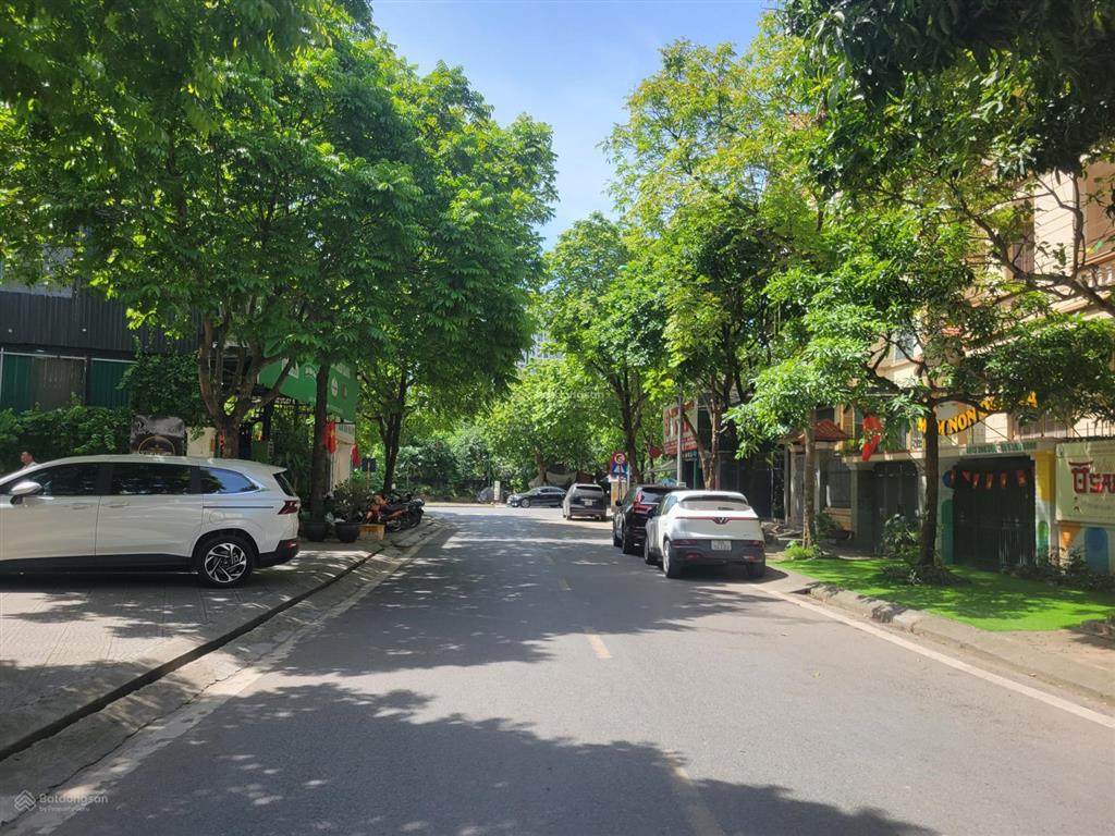 Bán biệt thự kđt trung văn hancic mặt vườn hoa hoàn thiện đẹp. thang máy. tầng hầm dt 175m2