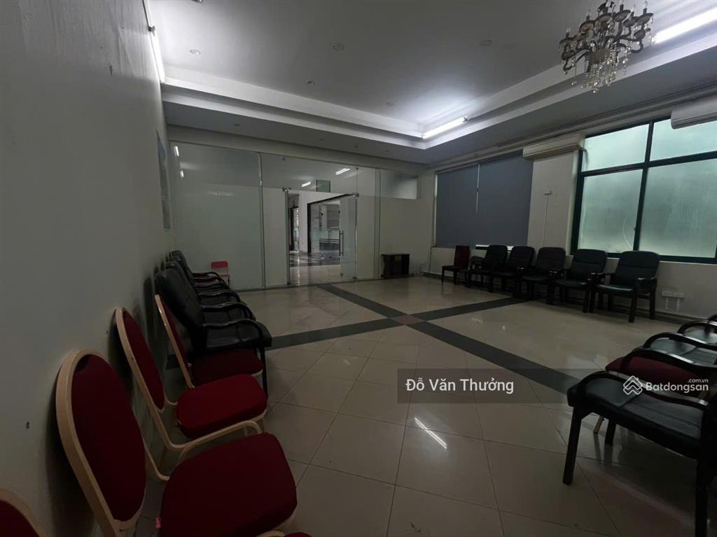 Cho thuê mặt bằng mặt phố lạc long quân, gần công viên hồ tây